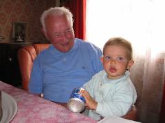 Kerian 58 On passe faire une grosse bise  grand-Papi et grand-mamie Bauge et . . .